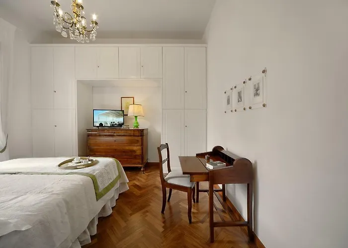 לינה וארוחת בוקר Le Facezie 4*