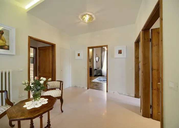 לינה וארוחת בוקר Le Facezie 4*