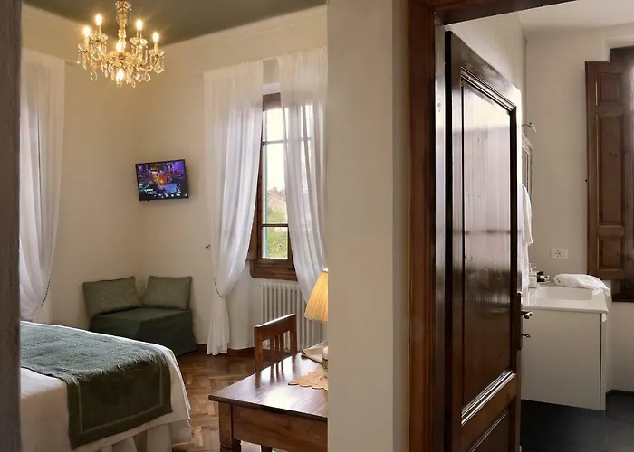 לינה וארוחת בוקר Le Facezie 4*