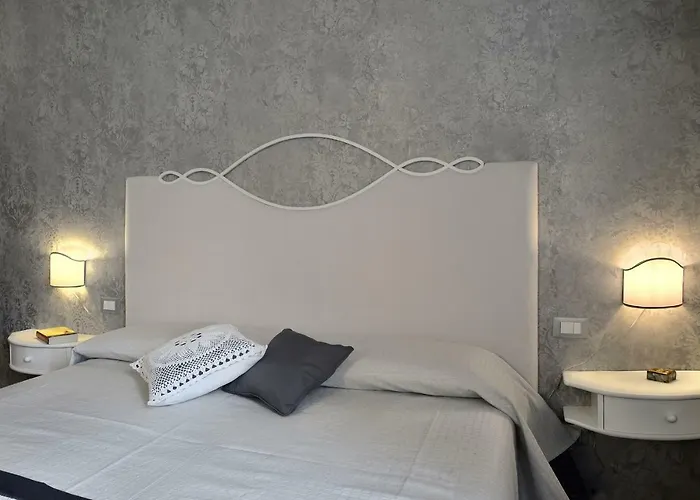 לינה וארוחת בוקר Le Facezie 4*