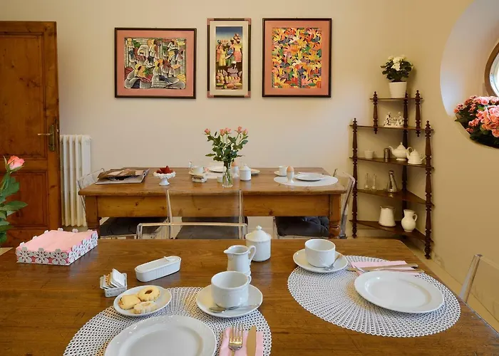 לינה וארוחת בוקר Le Facezie 4*