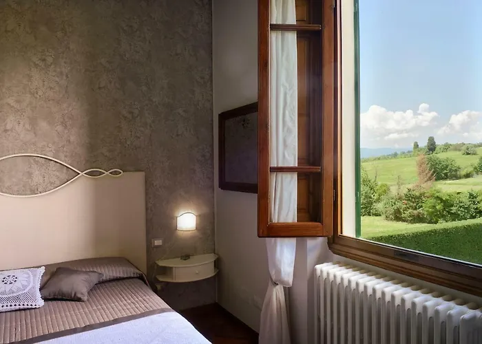 Le Facezie 4* טרנובה ברצ'וליני