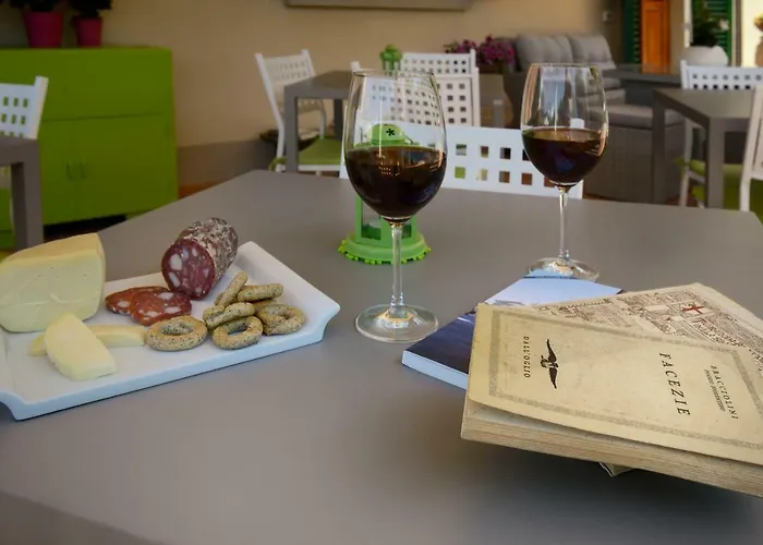 Le Facezie לינה וארוחת בוקר 4*