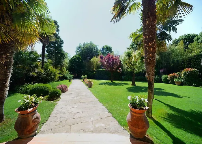 Le Facezie לינה וארוחת בוקר 4*