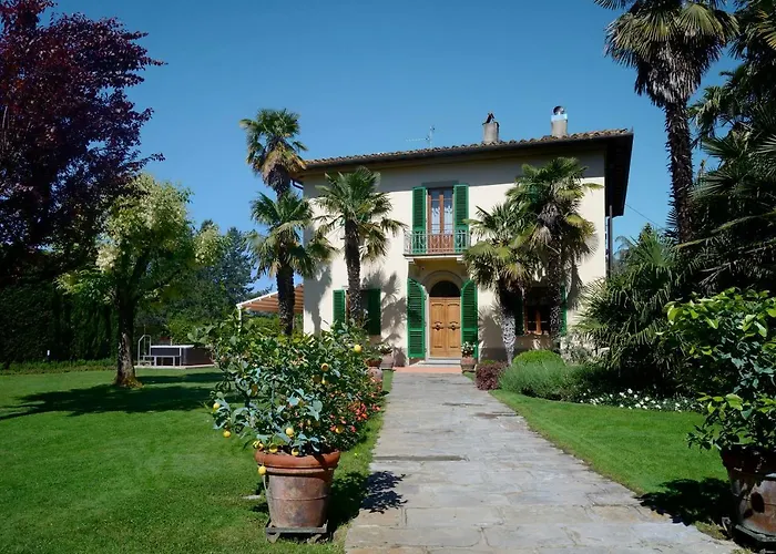 לינה וארוחת בוקר Le Facezie 4*